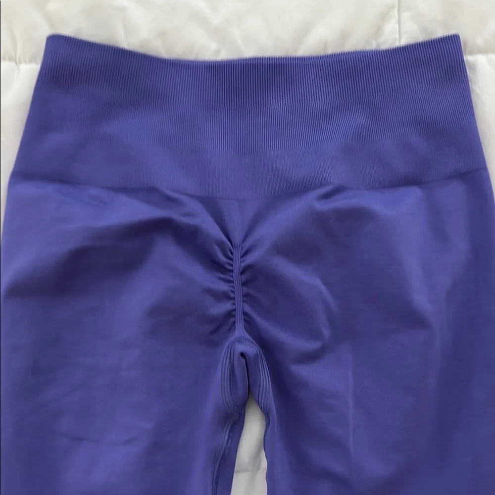 SOLD! YoungLA Leggings - Picture 4 of 6